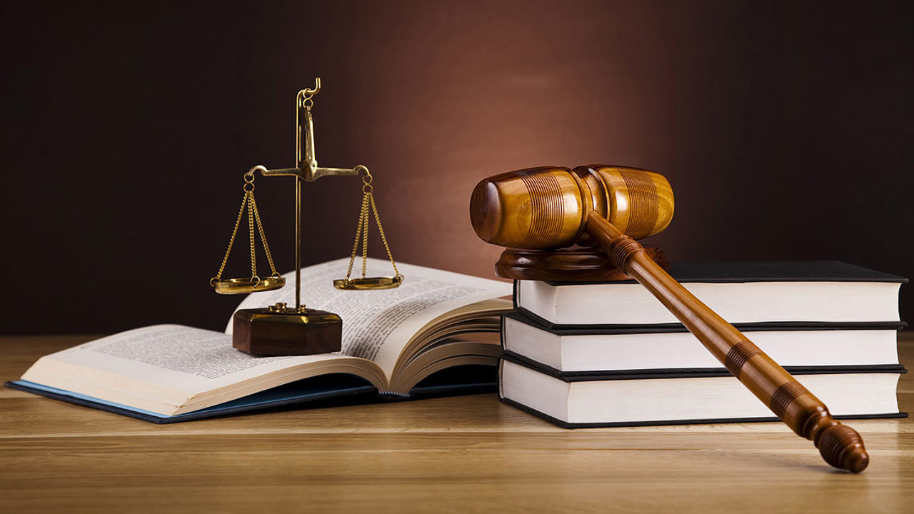 Judecător de la Curtea de Apel, acuzat de trafic de influență: Ar fi pus cuvânt pentru admiterea soției unui avocat la INJ