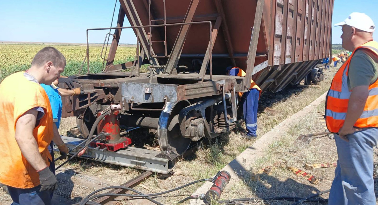 Ultimul vagon deraiat la Chircani a fost repus pe șine. CFM anunță când ar putea fi reluată circulația