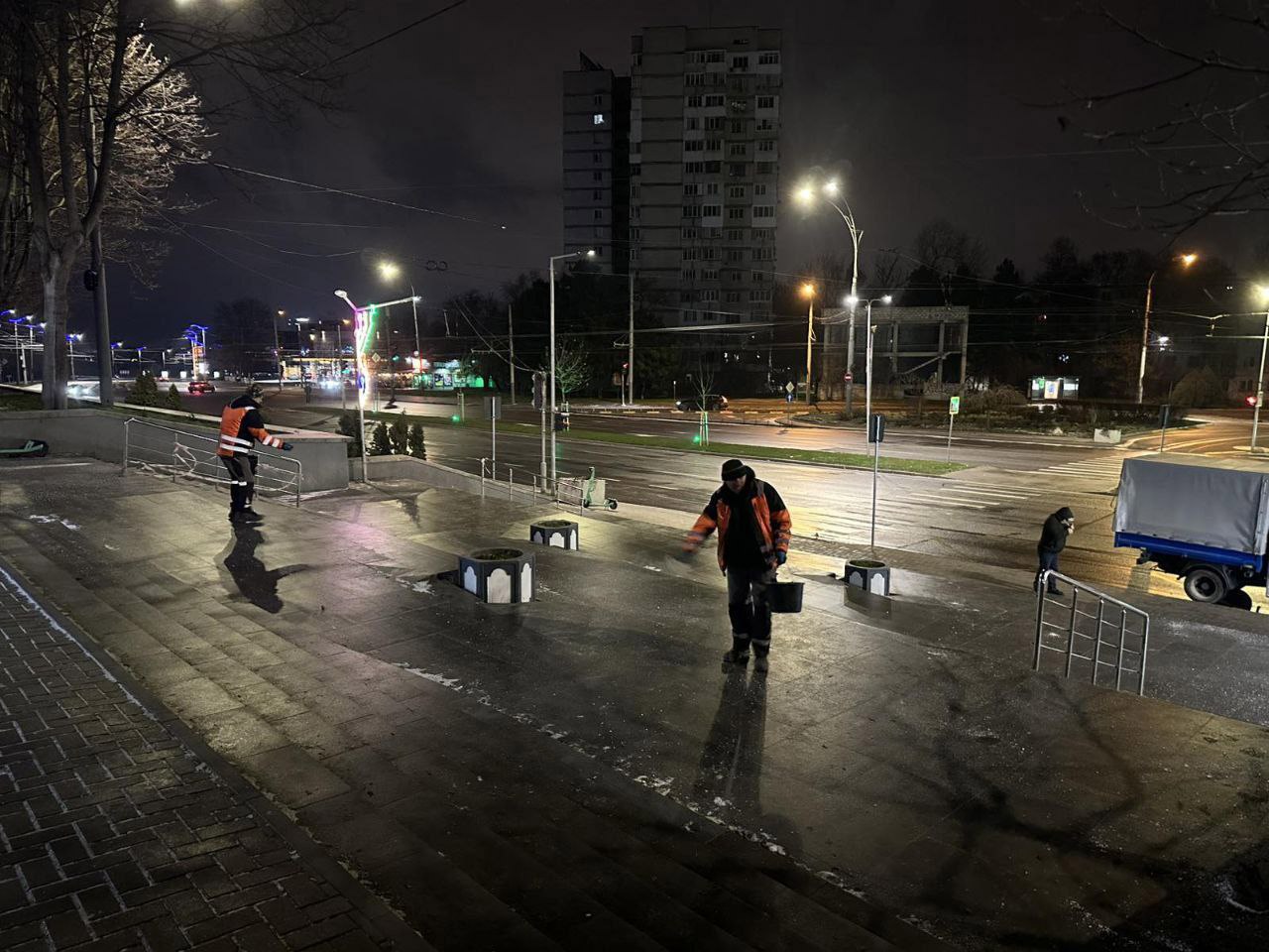 Trafic normal în Chișinău: Serviciile municipale intervin preventiv împotriva poleiului