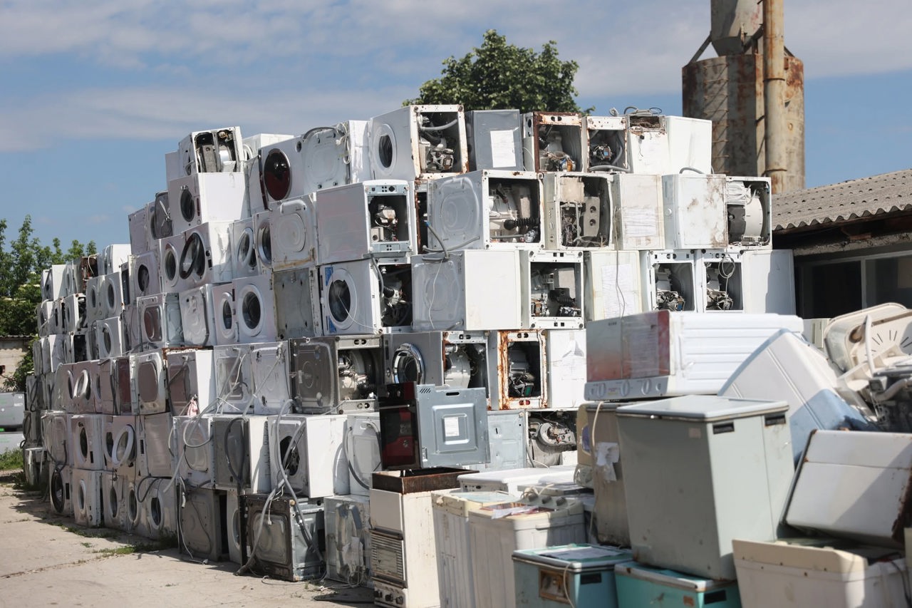 Sute de tone de electrocasnice uzate, colectate prin programul EcoVoucher: Sunt exportate în România pentru reciclare
