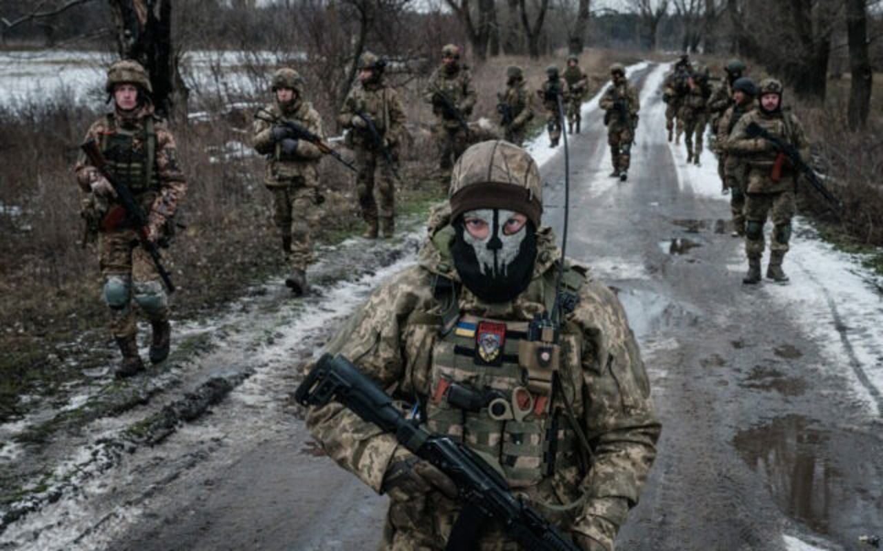 Statul Major ucrainean: Rușii atacă în cinci direcții pe frontul de est și încearcă să avanseze spre Kupiansk și Liman