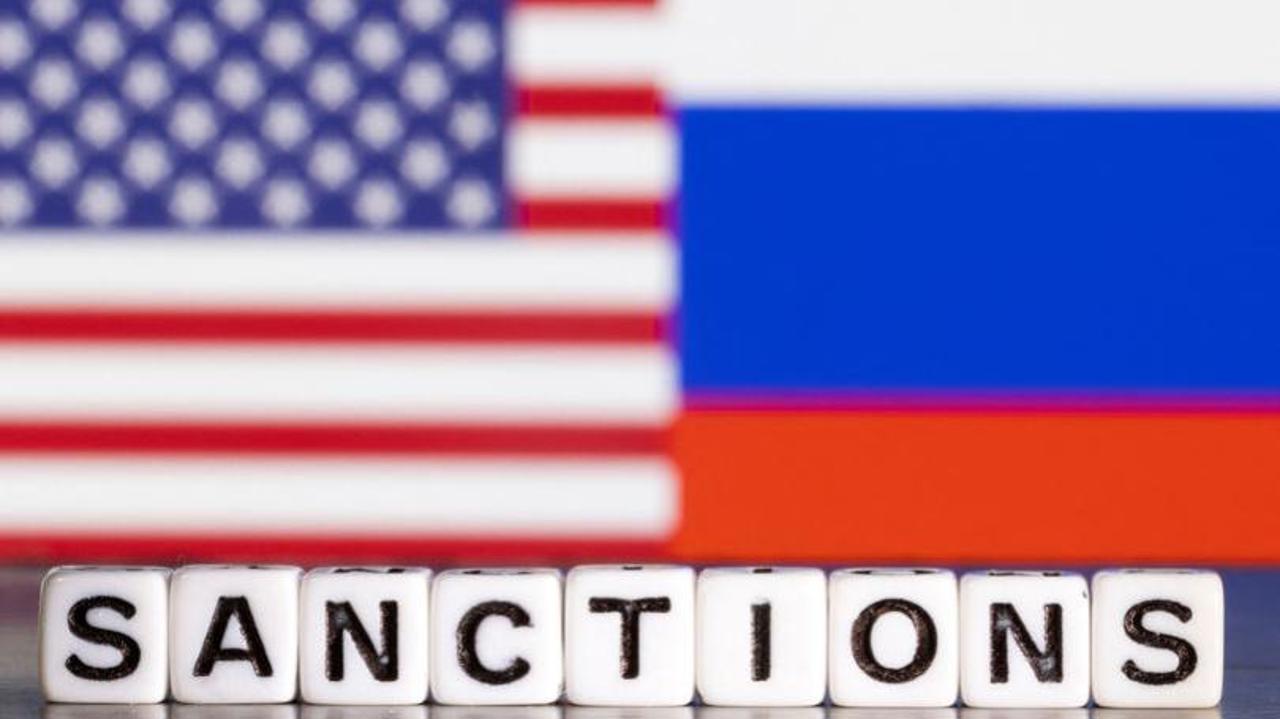 US lawmakers pass sweeping Russia sanctions to cripple war effort