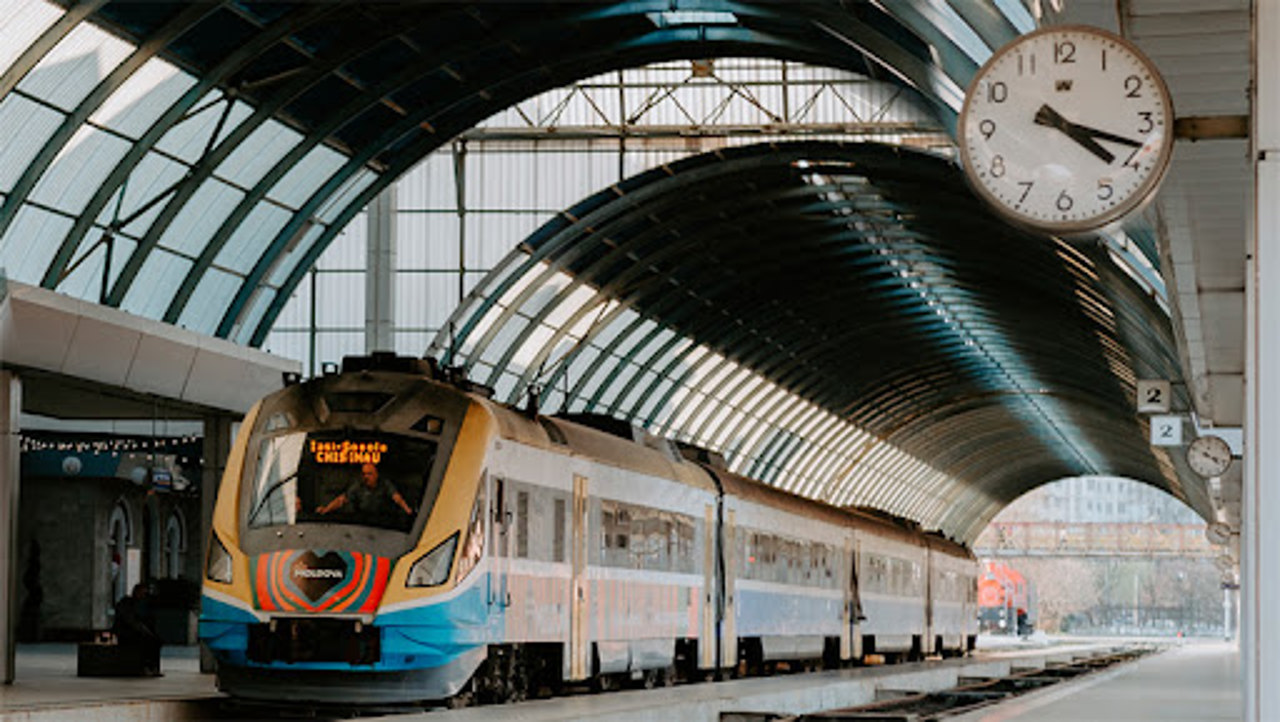 Mai mulți angajați de la Calea Ferată vor fi trimiși în concediu forțat