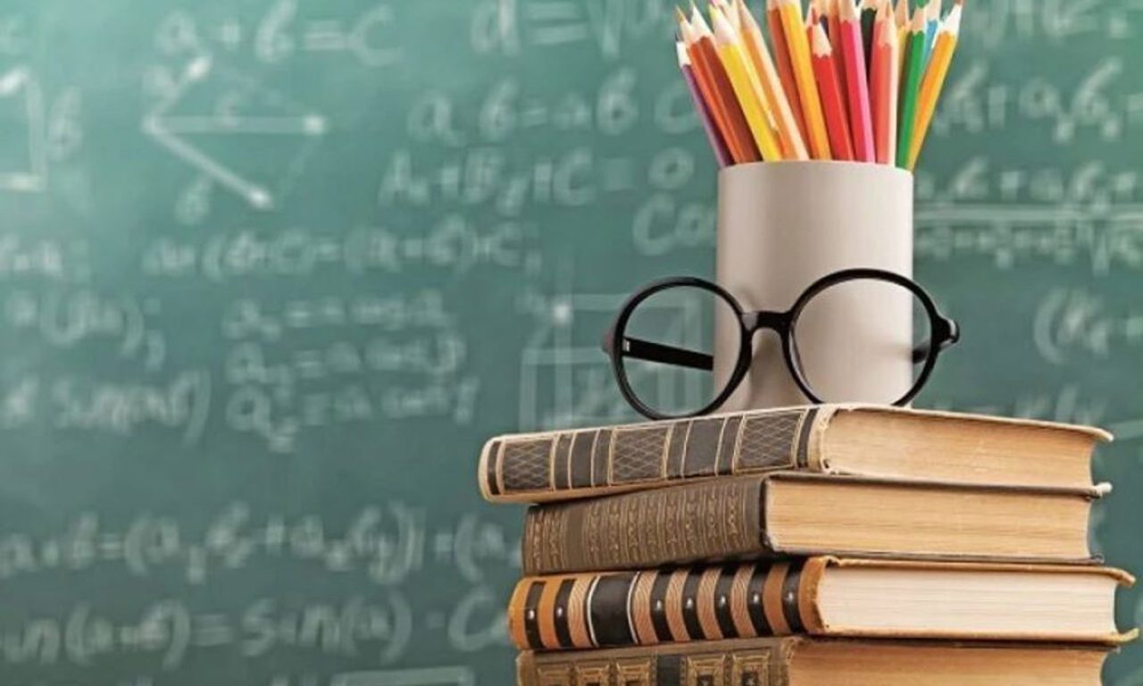 Elevii își ajută colegii: MEC lansează un program național de mentorat la matematică