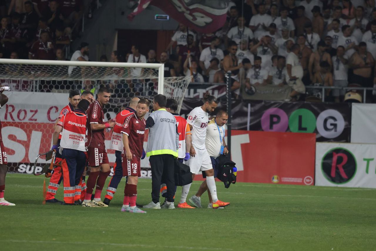 A marcat, dar s-a accidentat: Virgiliu Postolachi a ieșit la rampă după care a părăsit terenul 