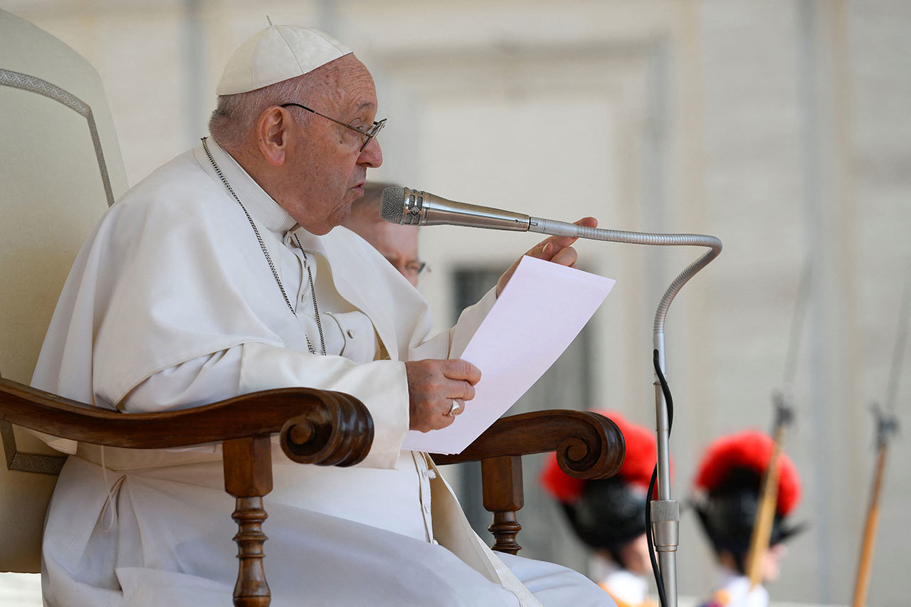 Între atacuri și rugăciuni: Papa Francisc se roagă pentru pace în timp ce Israelul se apără de rachetele Hezbollah