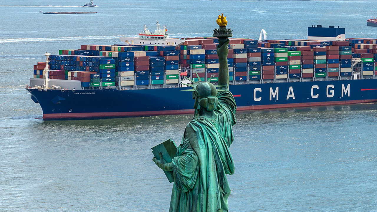 Studiu: Consumatorii din SUA, principalii plătitori ai taxelor comerciale introduse de Trump