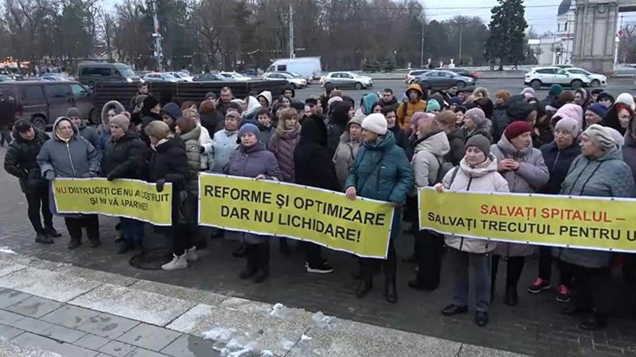 Protestele medicilor continuă. Aceștia se opun fuzionării spitalului de boli infecțioase cu cel de dermatologie și maladii comunicabile