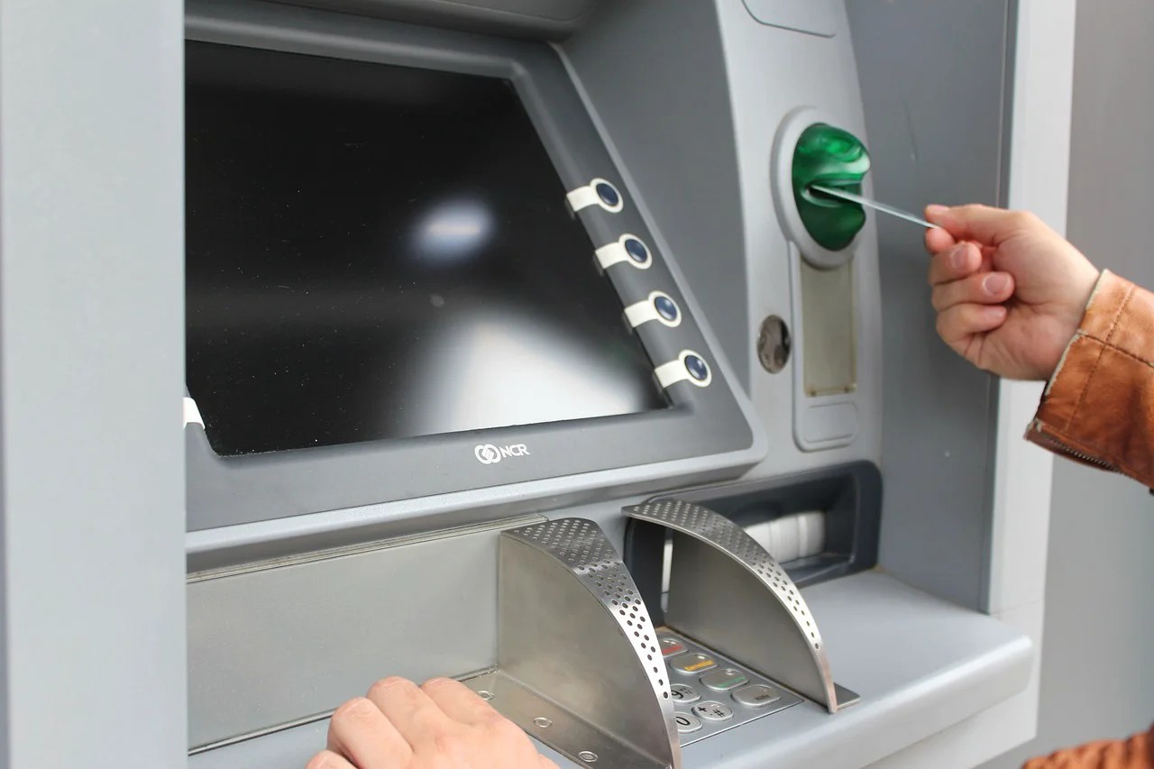 Doi tineri din Bender, condamnați pentru escrocherii bancare 
