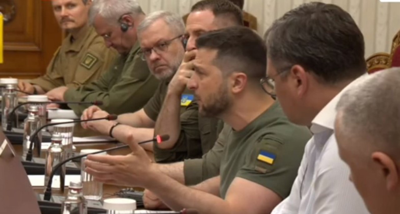 Schimb aprins de replici între președinții Radev și Zelenski, la Sofia: „Dacă nu ați avea suficient armament ați spune: Putin, ia teritoriile bulgare?”