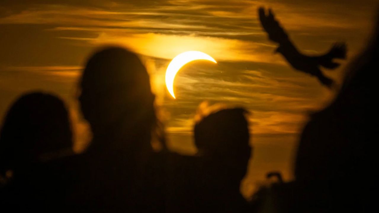 VIDEO | Eclipsă „de neuitat” în Europa: Luna a acoperit aproape complet Soarele