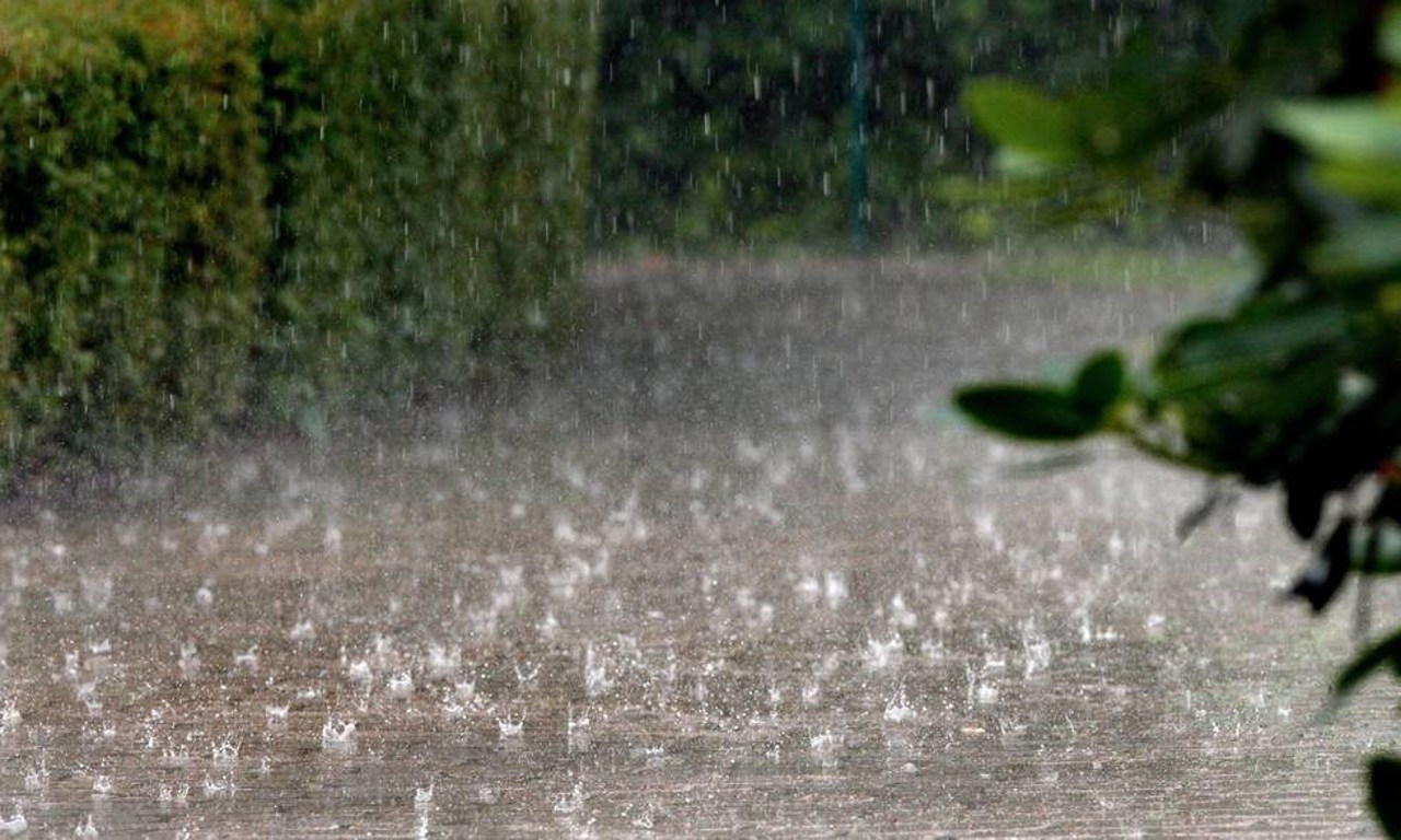 După o perioadă caniculară, meteorologii prognozează ploi cu descărcări electrice