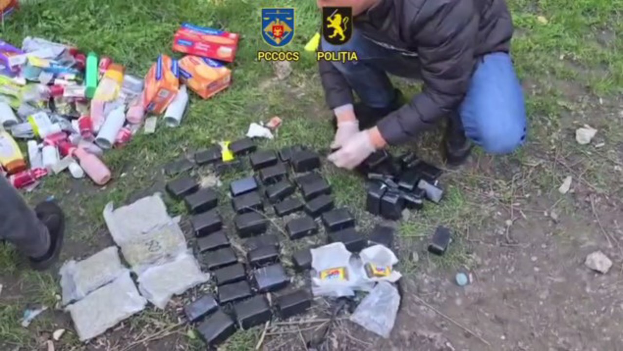 Droguri ascunse în „colete cu mâncare” trimise din Spania în R. Moldova: Captură de 10 kg, anunțată de PCCOCS și INI