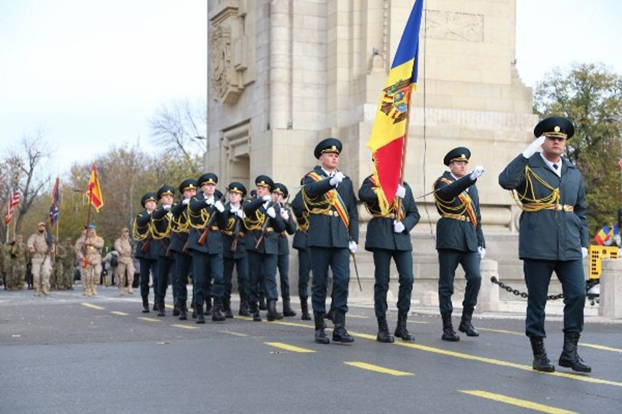 The soldiers of the National Army participated in the military parade on the National Day of Romania