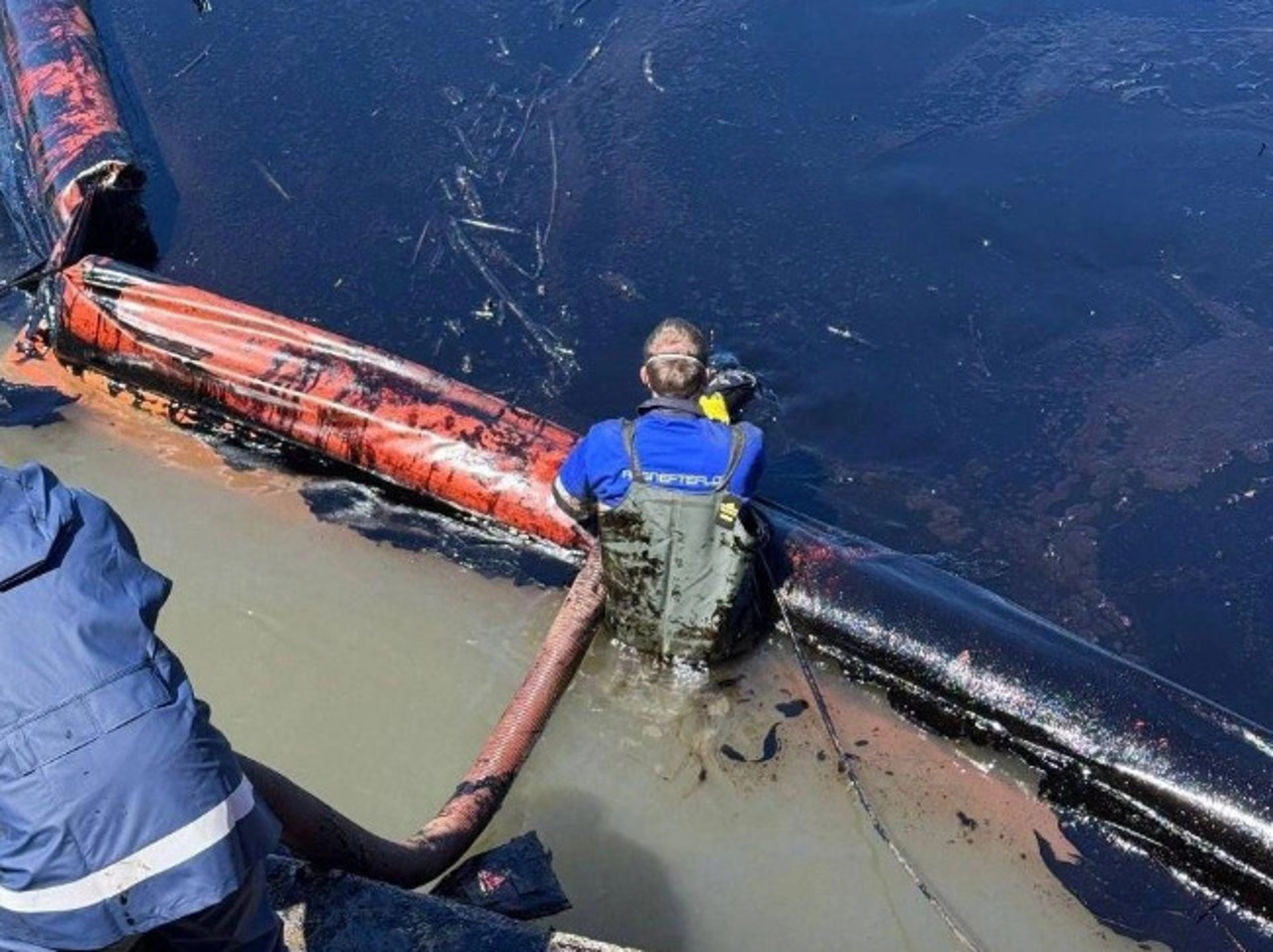 Rusia: Sezonul turistic continuă la Tuapse, în ciuda dezastrului ecologic 