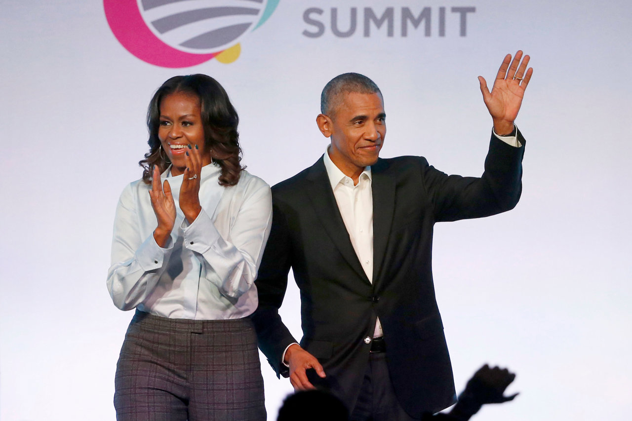 Барак и Мишель Обама поддерживают Камалу Харрис в президентской гонке в США