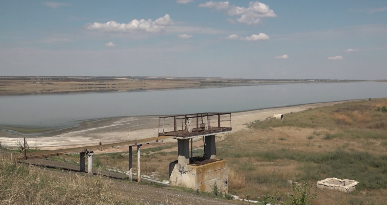 Lacul Taraclia seacă sub ochii localnicilor: Pescuitul a fost sistat, iar barajul este în curs de consolidare 