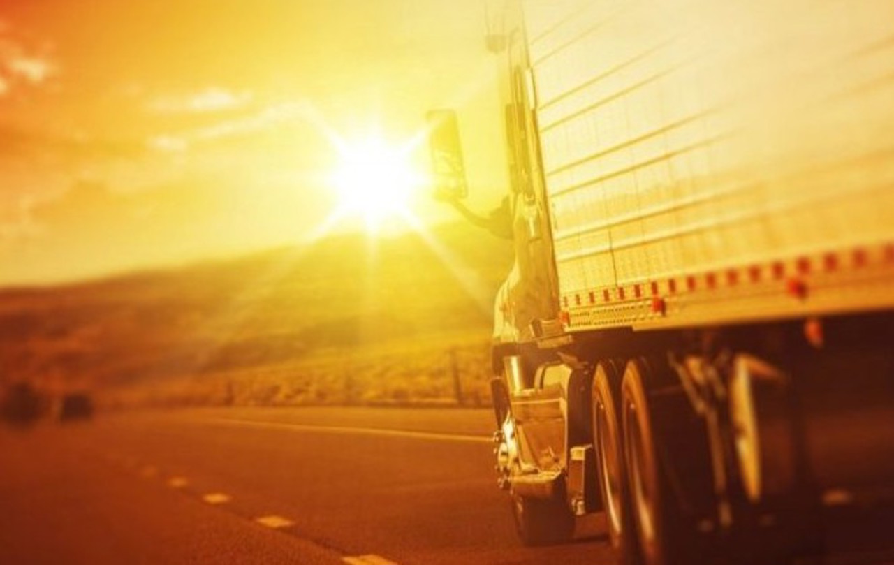 Restricții de circulație pentru vehiculele ce cântăresc peste 12 tone: au voie să circule doar noaptea și dimineața