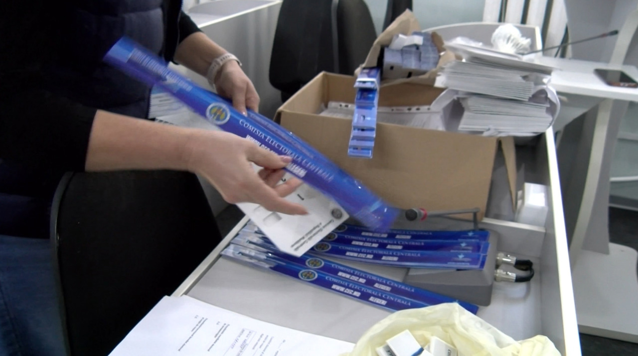 Buletinele de vot, distribuite și sigilate în condiții de securitate