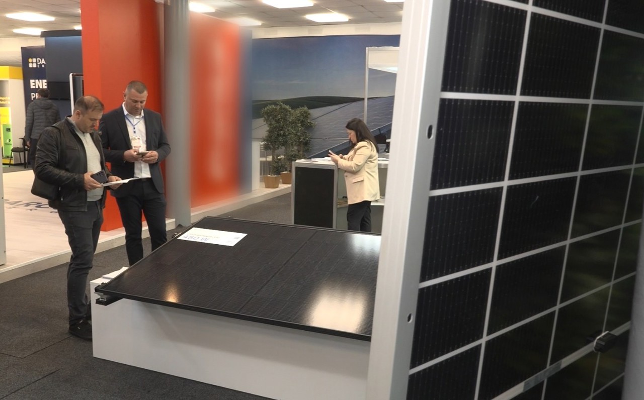 Investiții în energia regenerabilă: Panouri solare și turbine eoliene, expuse la Centrul „Moldexpo”