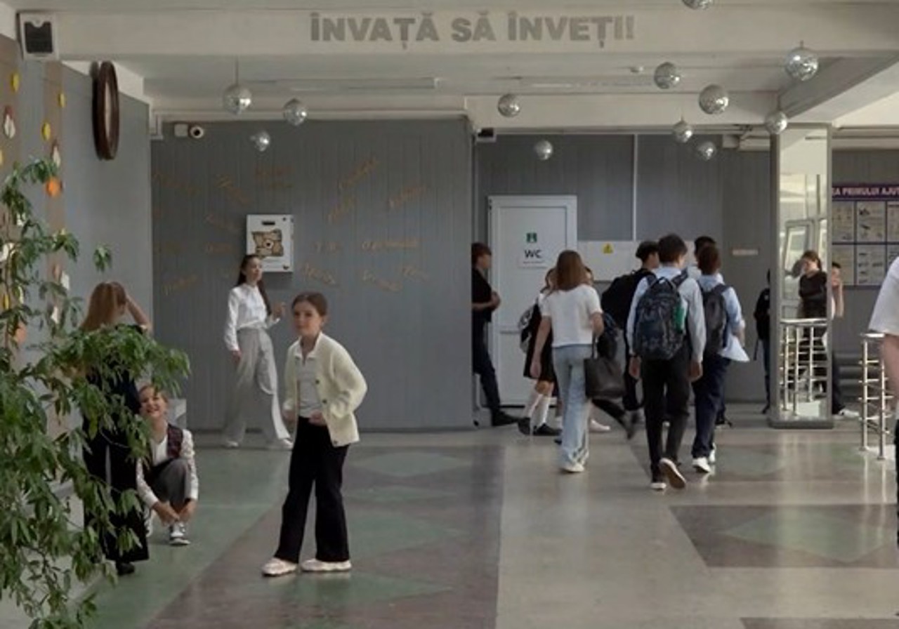 Părinții pot refuza contribuțiile financiare. Avertismentul MEC privind banii colectați în școli