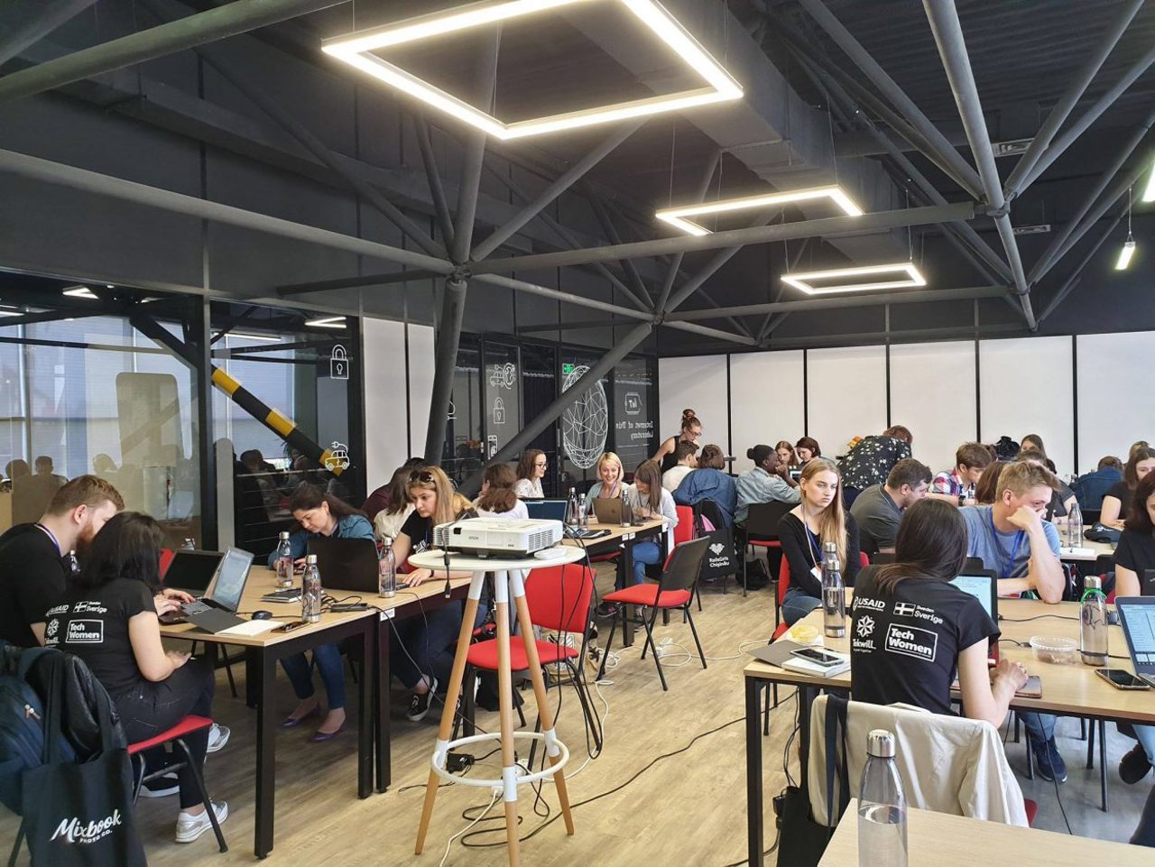 Economia R. Moldova se transformă: Exportul de servicii îl depășește pe cel de bunuri pentru prima dată