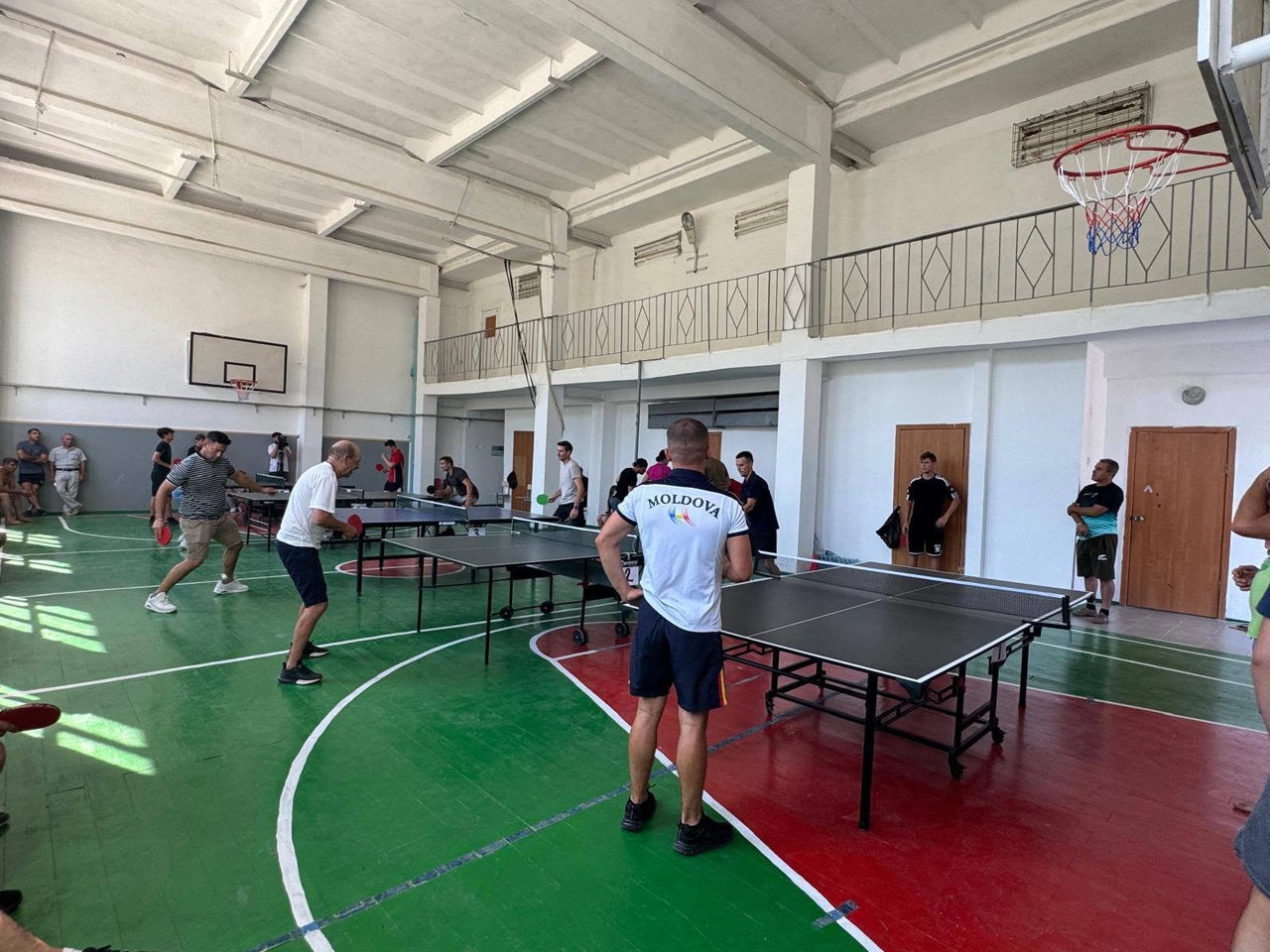Boris Coroliuc a cucerit principalul trofeu al turneului de tenis de masă printre amatori, desfășurat în comuna Șișcani