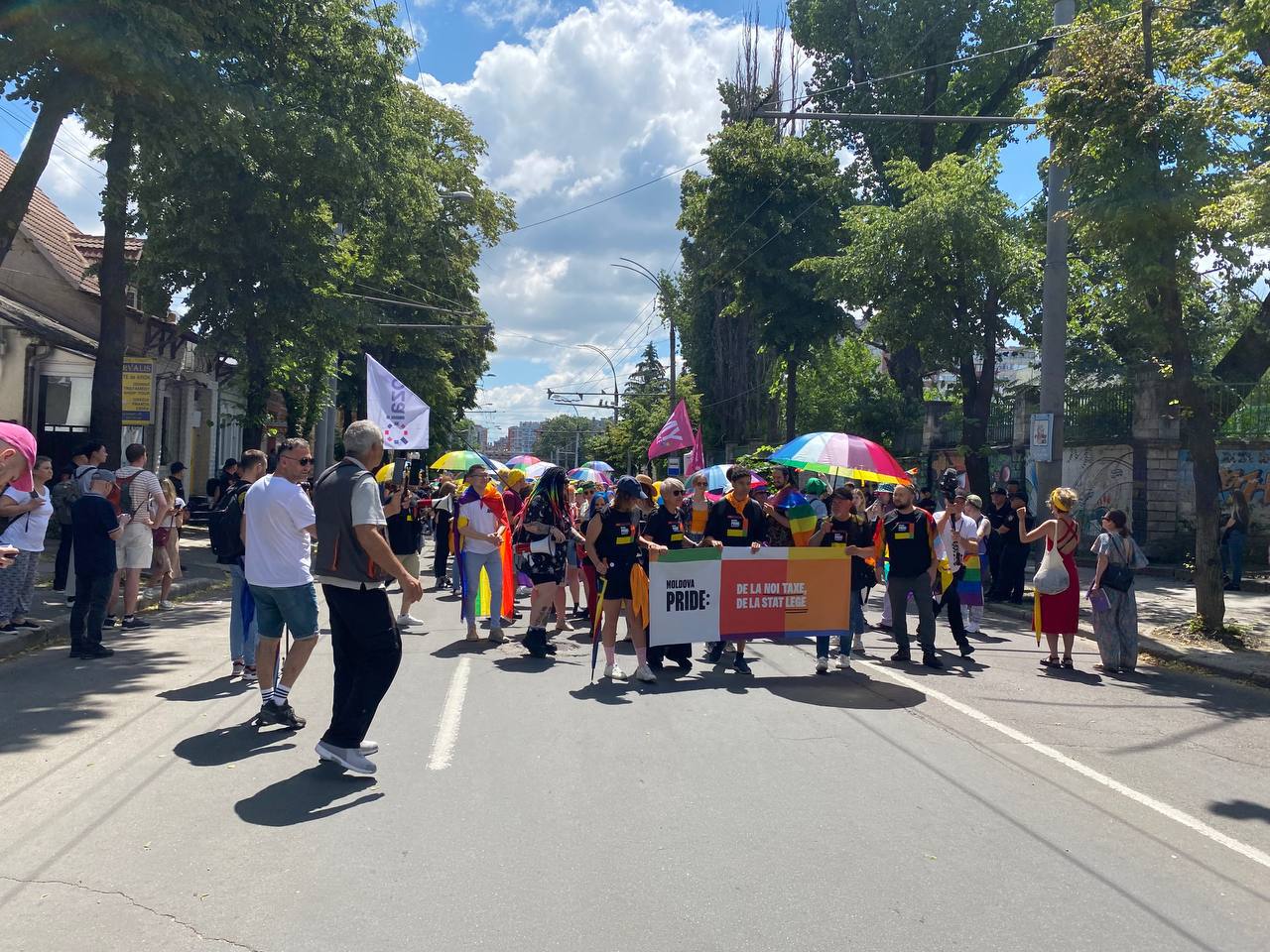 Marșul comunității LGBT se deșfășoară în capitală