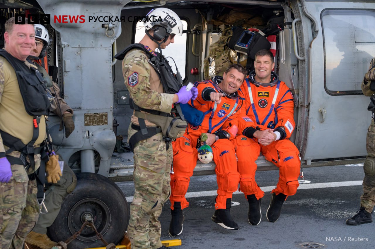 Астронавты миссии "Артемида-2" вернулись на Землю - исторический полет завершился успешно