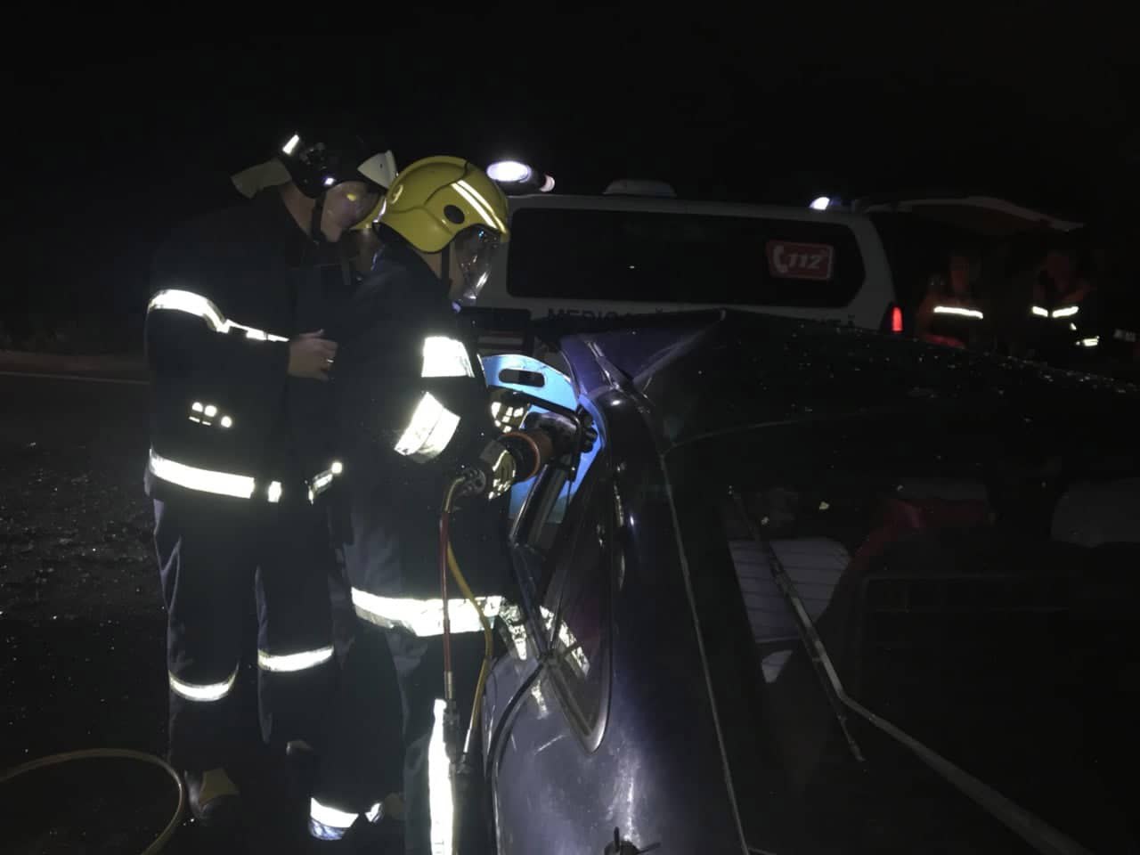 Серьёзное ДТП под Лозова: Вмешались пожарные, чтобы вытащить молодого человека