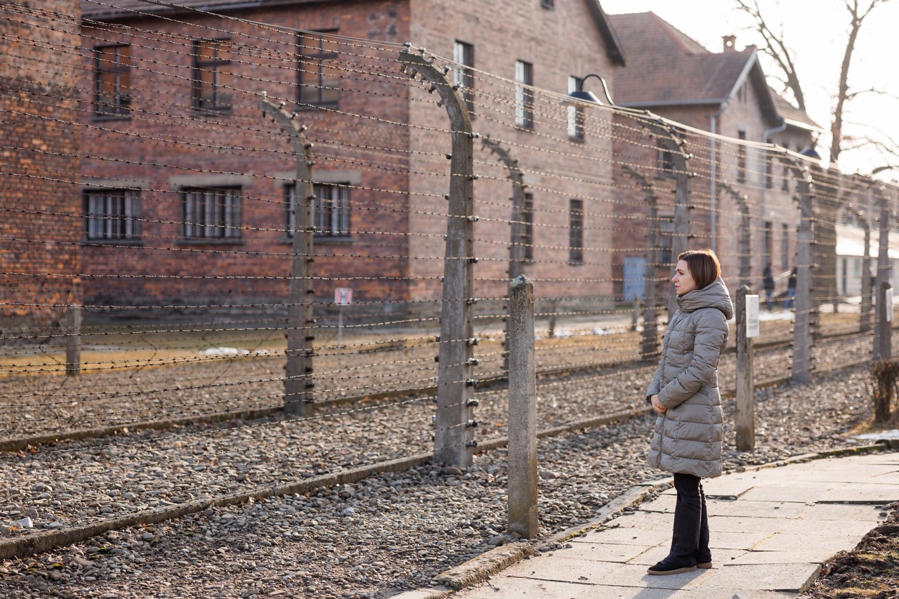 Maia Sandu, la Auschwitz-Birkenau: „Trebuie să fim uniți împotriva urii și să lucrăm pentru pace”