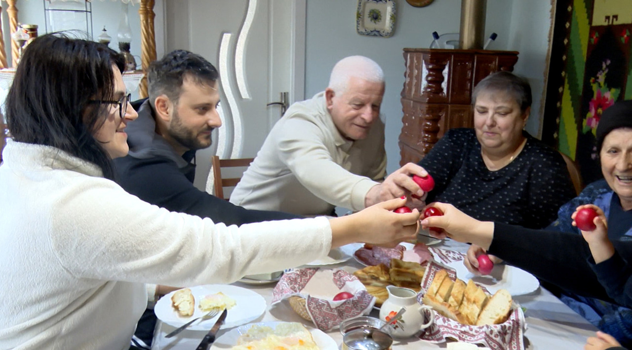 A doua zi de Paște la pensiune: Familiile redescoperă farmecul sărbătorilor de altădată