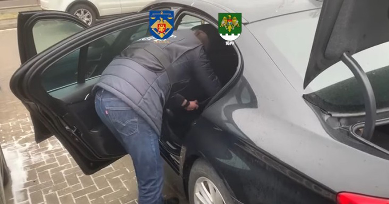 Migranți din India sau Pakistan, transportați ilegal în UE, via R. Moldova, contra bani. Un tânăr de 24 de ani din Sângerei, reținut