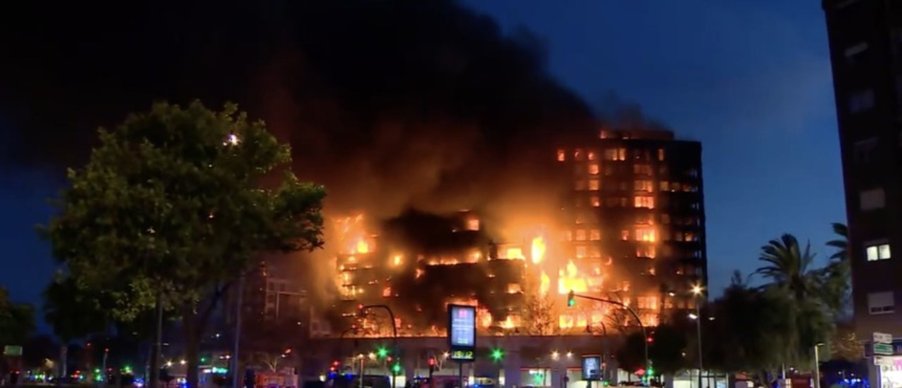 Valencia fire: At least four killed as blaze engulfs apartment blocks in Spain