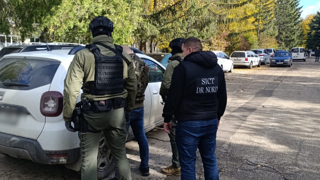 Grupare criminală cu reguli din anii ’90, anihilată de Poliția de Frontieră: migranți, droguri și șantaj