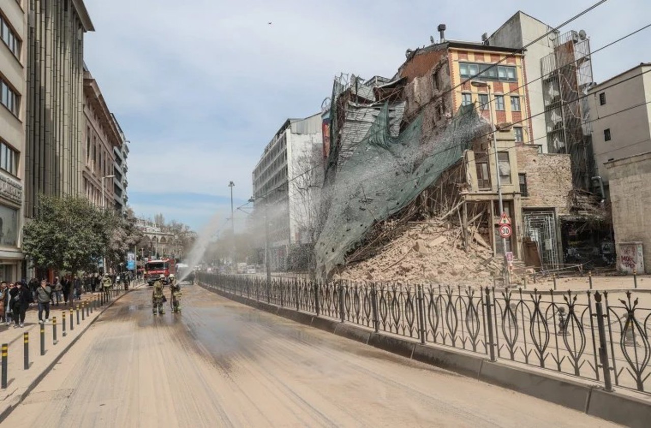 1 killed, 8 injured as apartment building collapses in Istanbul