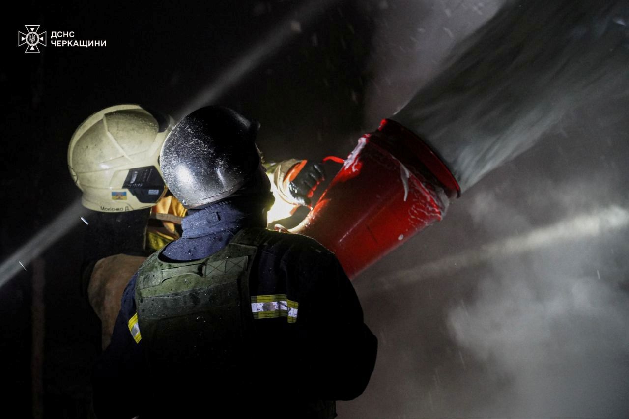 Zelenski, după o nouă noapte cu atacuri: „Este o muncă adesea eroică a pompierilor, făcută zi și noapte”