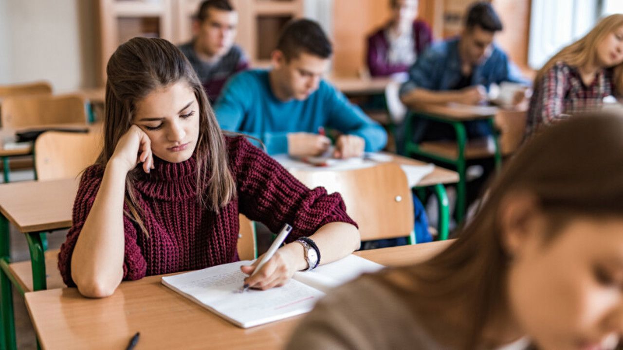 Copiere la examenele de absolvire a gimnaziului: sancțiuni pentru profesori din 18 școli