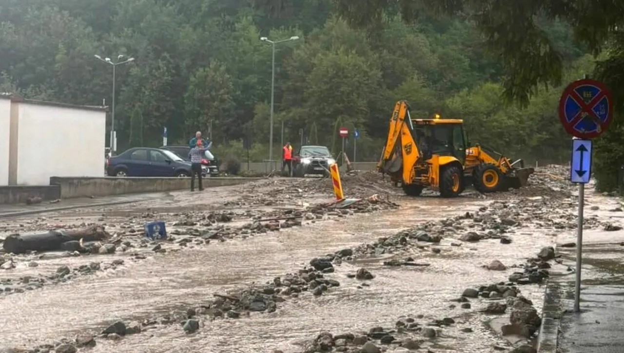 Ploile și inundațiile au făcut ravagii în mai multe județe din România 