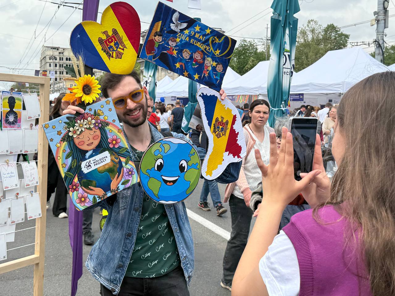 VIDEO | „Moldova va fi europeană cu acte în regulă” versus panglica „Sfântului Gheorghe”: 9 mai la Chișinău, între trecut și viitor