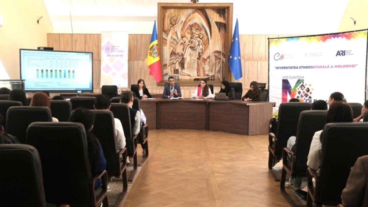 Peste 120 de elevi și studenți de etnie romă vor primi, în noul an, burse în valoare de 1.200 de lei lunar