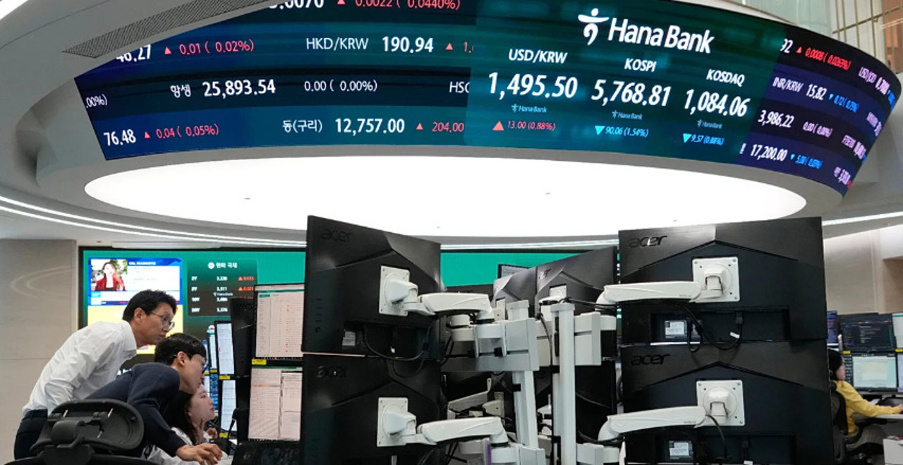 Hungarian forint rallies following historic opposition victory