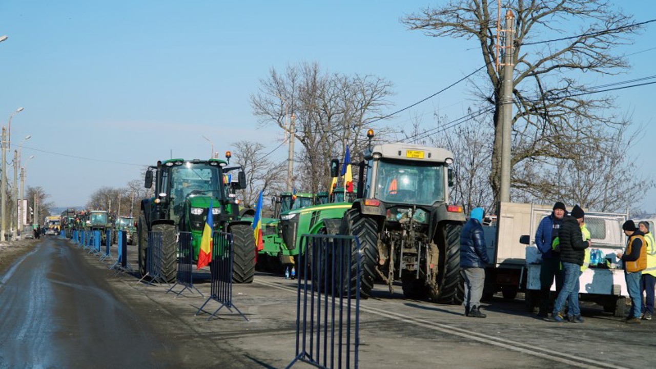 România: Protestele transportatorilor și fermierilor continuă