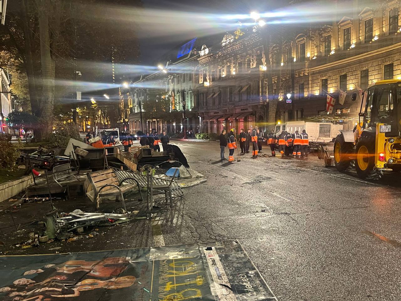 Proteste violente la Tbilisi: Tinerii mascați au încercat să pătrundă în Parlament, trei polițiști sunt răniți