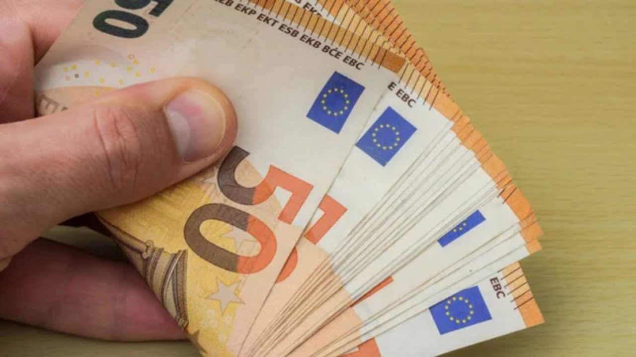 Plafonul pentru operațiuni valutare fără autorizarea BNM, majorat de la 10.000 la 100.000 de euro 