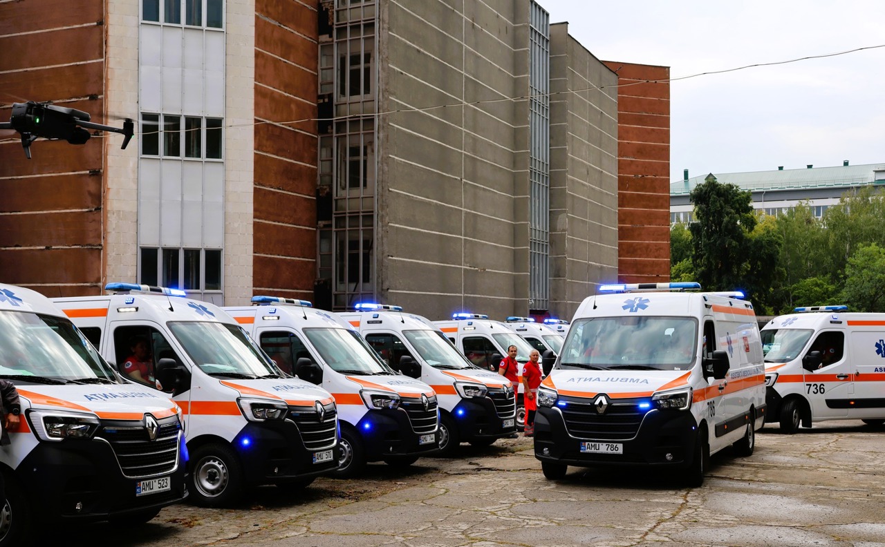 Una dintre cele 41 de ambulanțe achiziționate de Ministerul Sănătății a ajuns la Puhoi