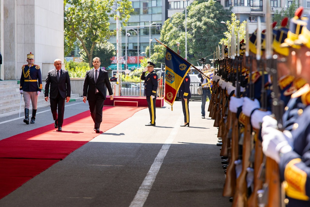 Opinii: România își consolidează rolul de principal susținător al integrării europene a R. Moldova