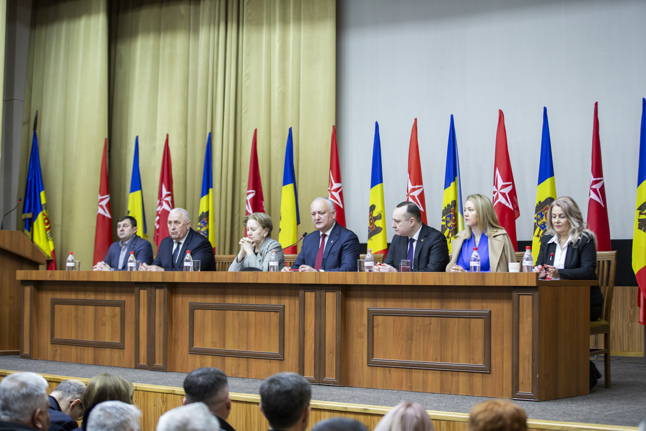 Igor Dodon revine la cârma PSRM. Zinaida Greceanîi a fost aleasă în funcția de președinte de onoare