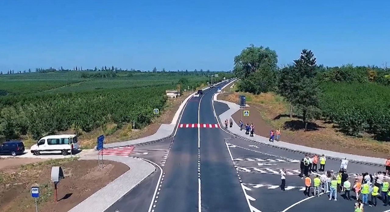 „Drumul e foc”: Cum schimbă viața localnicilor din nord noul drum de acces spre frontiera Otaci
