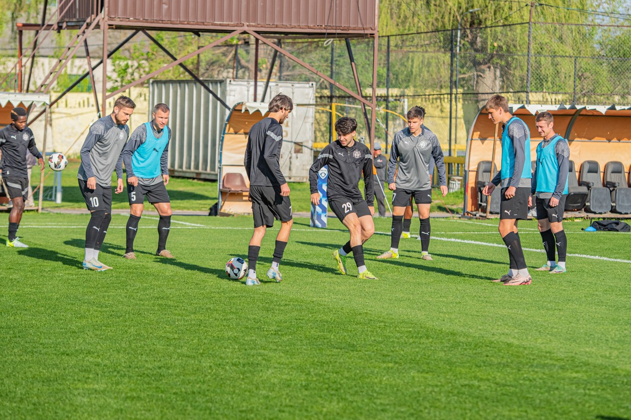 Gata cu vacanța! Ex-campioana națională de fotbal Petrocub Hâncești a revenit la antrenamente